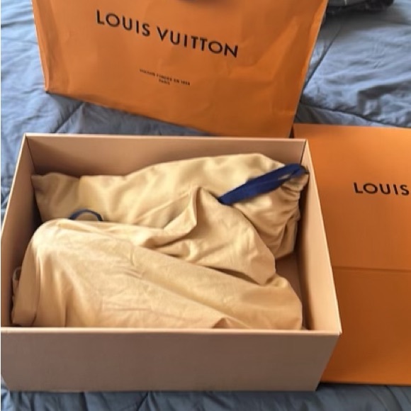 MENS LV RUNNERS SIZE 12 - Picture 1 of 6